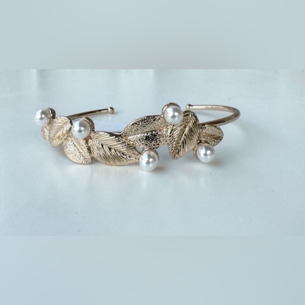 Everyday Wear Leaf Shape Metal Cuff Bracelet With Pearl- Gold